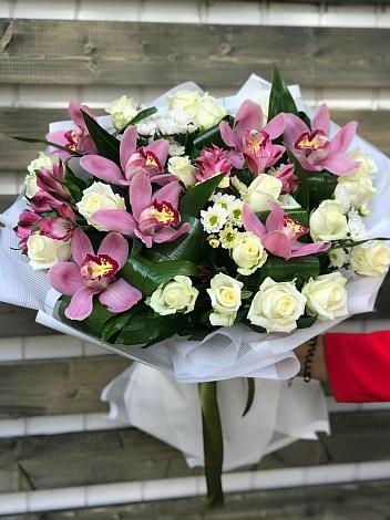 Букет цветов из: Розы и Хризантемы в Каргалинской