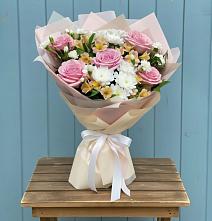 Букет цветов из:  Гвоздики, Орхидеи и Розы в Каргалинской