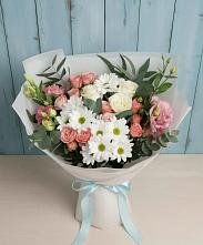 Букет цветов из:  Розы, Лизиантусы и Хризантемы в Каргалинской
