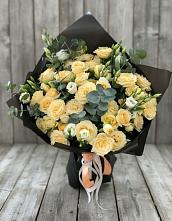 Букет цветов из:  Розы и Лизиантусы в Каргалинской