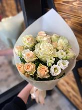 Букет цветов из:  Розы и Лизиантусы #REPLACE_PRED# Каргалинской