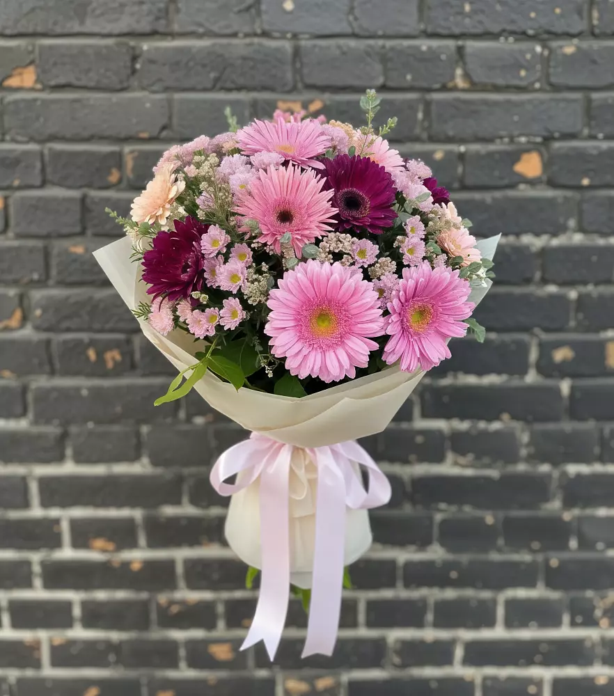 Букет цветов из: Герберы и Хризантемы в Каргалинской