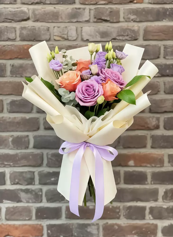 Букет цветов из: Лизиантусы и Розы в Каргалинской