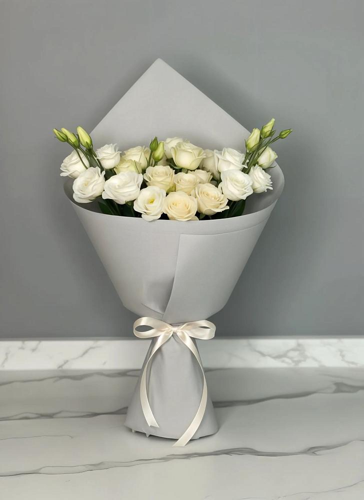 Букет цветов из: Розы и Лизиантусы в Каргалинской