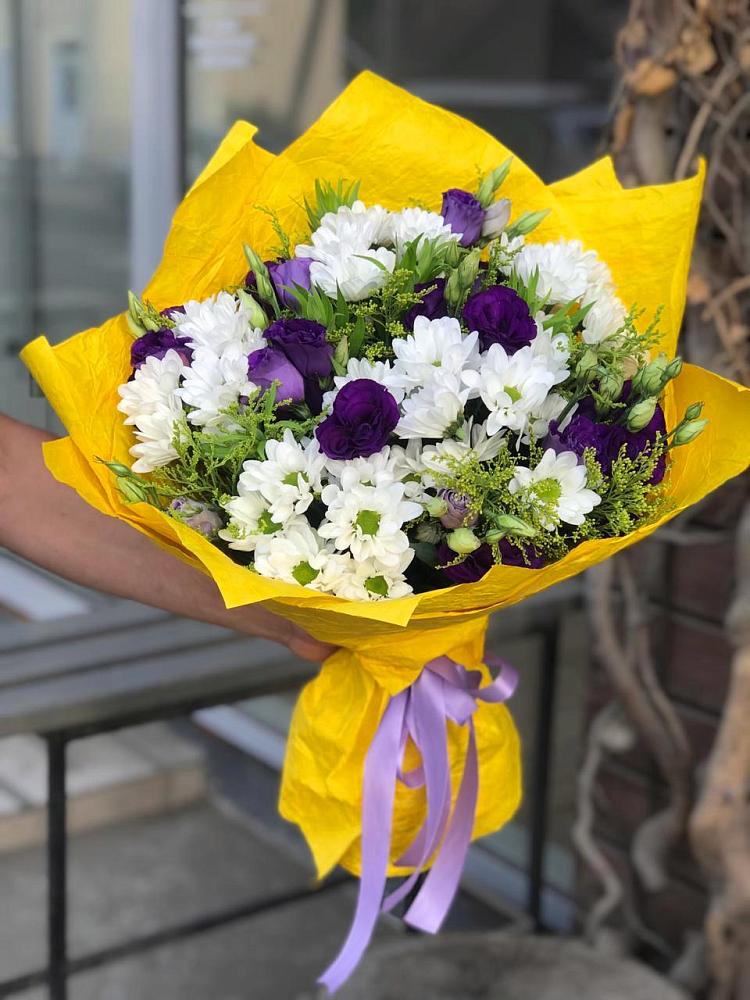 Букет цветов из: Ирисы, Хризантемы и Ромашки в Каргалинской
