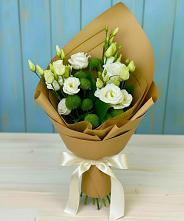 Букет цветов из:  Хризантемы и Лизиантусы в Каргалинской