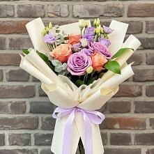 Букет цветов из:  Лизиантусы и Розы в Каргалинской