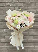 Букет цветов из:  Гвоздики, Розы, Лизиантусы и Хризантемы #REPLACE_PRED# Каргалинской