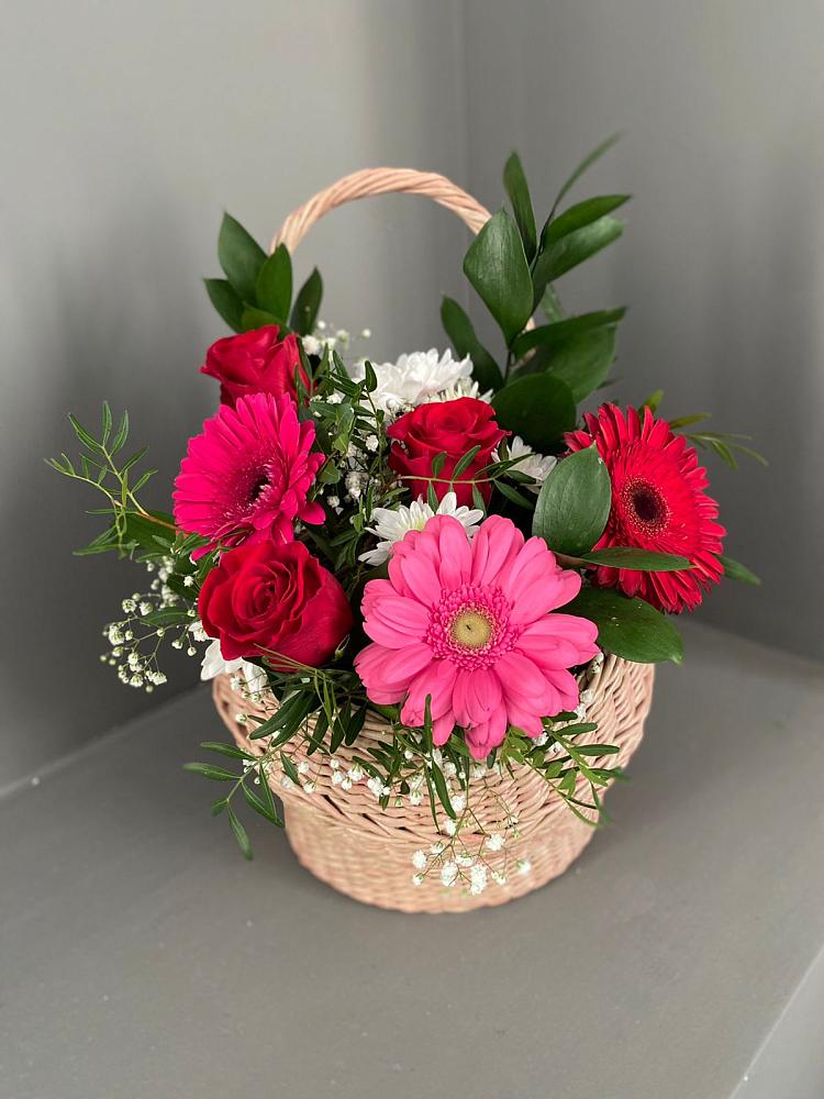 Цветочная композиция из Розы, Хризантемы и Герберы в корзине в Каргалинской