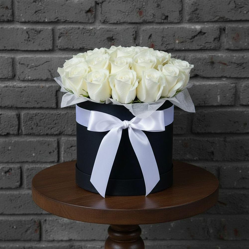 Цветочная композиция из Розы в шляпной коробке в Каргалинской