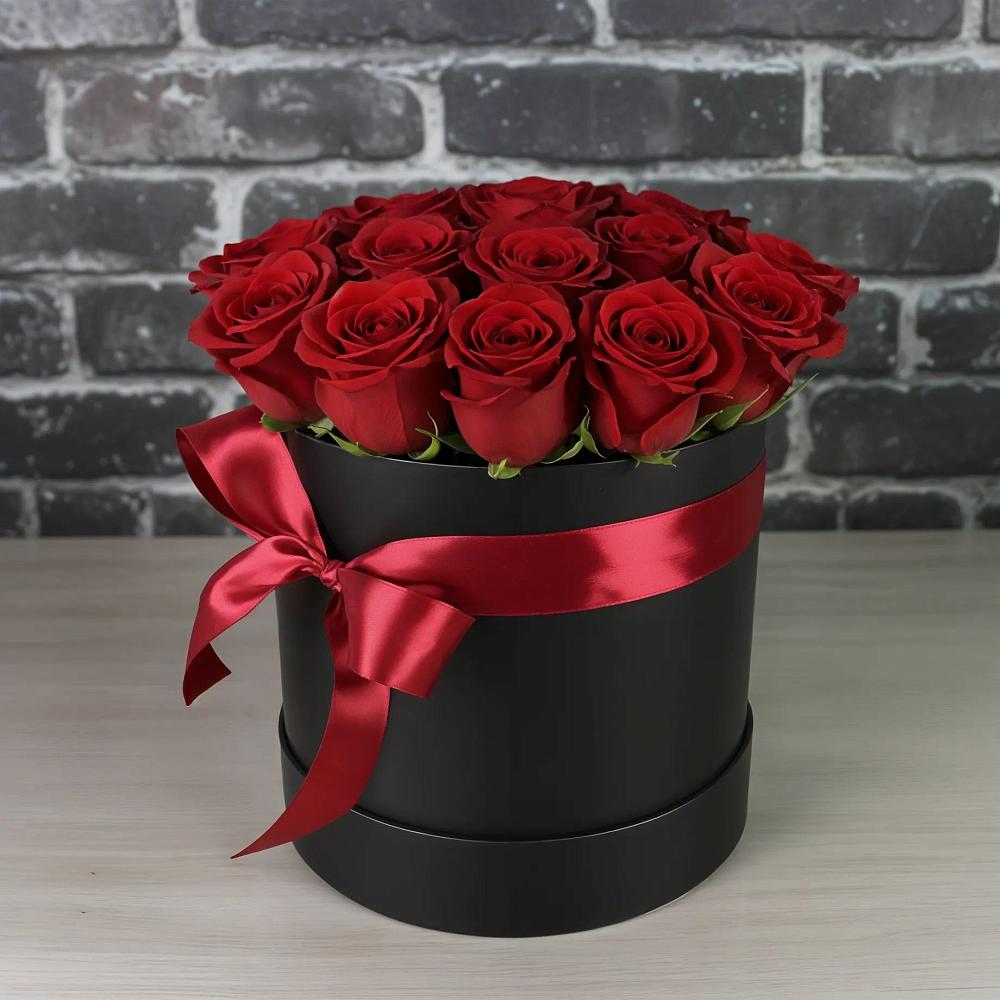 Цветочная композиция из Розы в шляпной коробке в Каргалинской