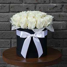 Цветочная композиция из Розы в шляпной коробке в Каргалинской